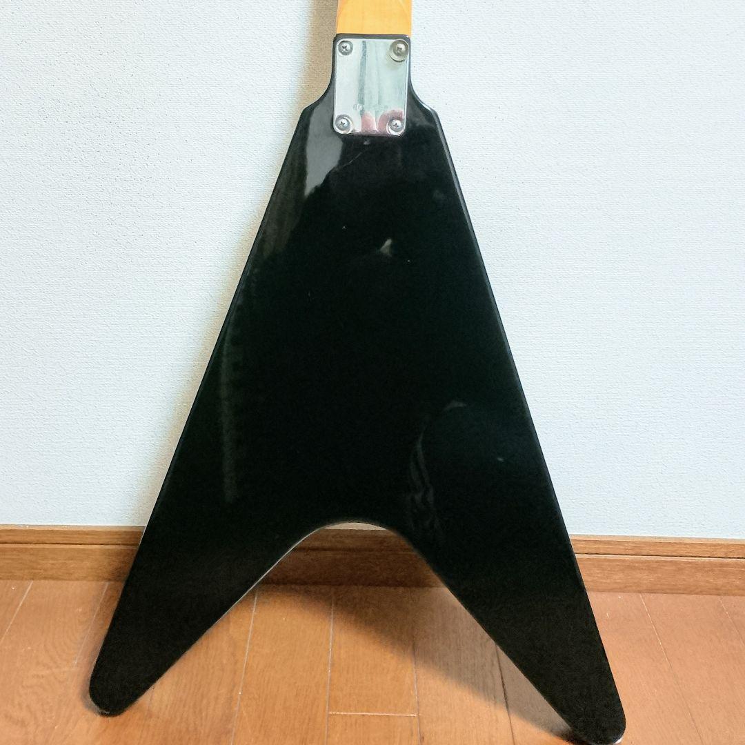 Monsty　FLYING V タイプ　エレキギター　　弦は新品に交換済み！