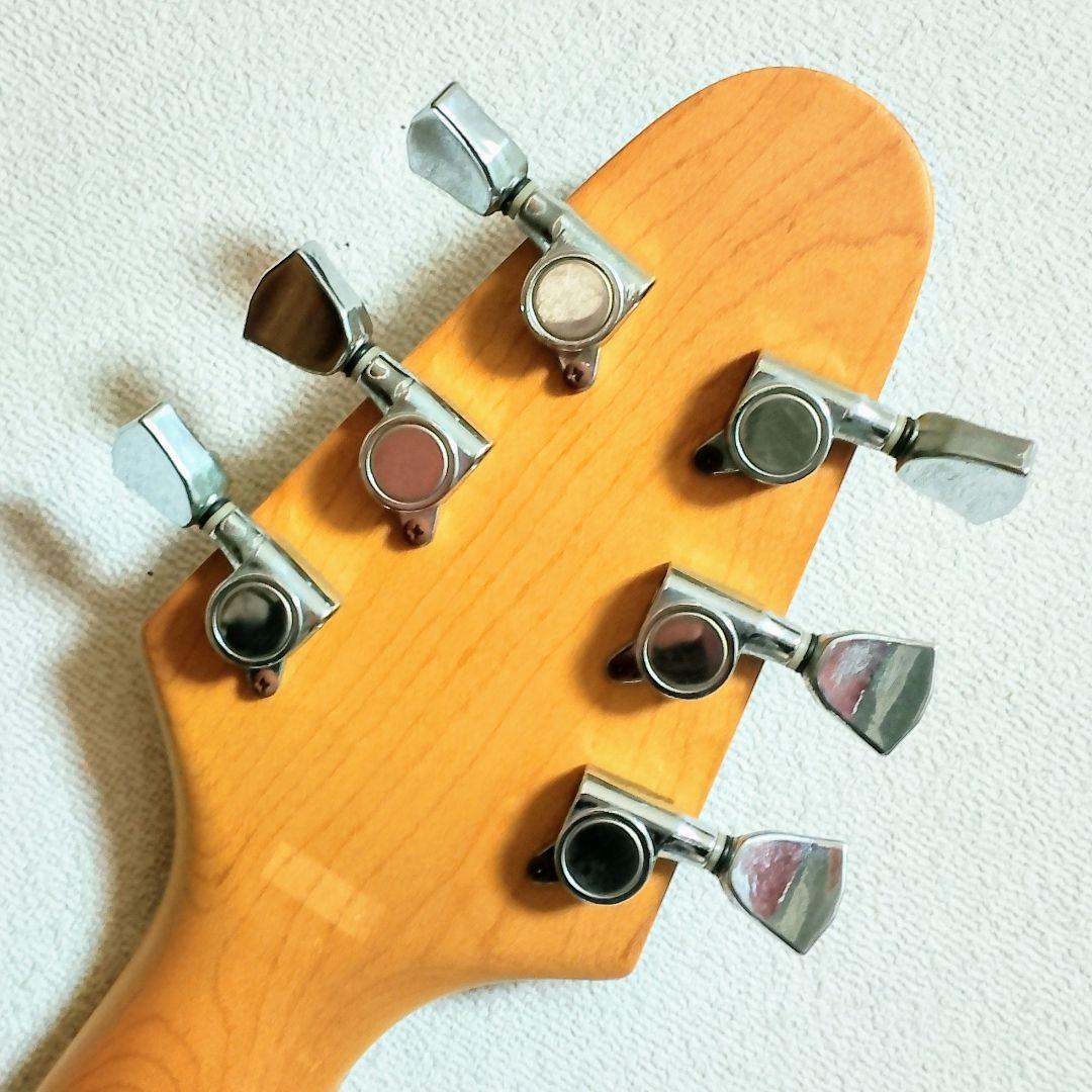 Monsty　FLYING V タイプ　エレキギター　　弦は新品に交換済み！