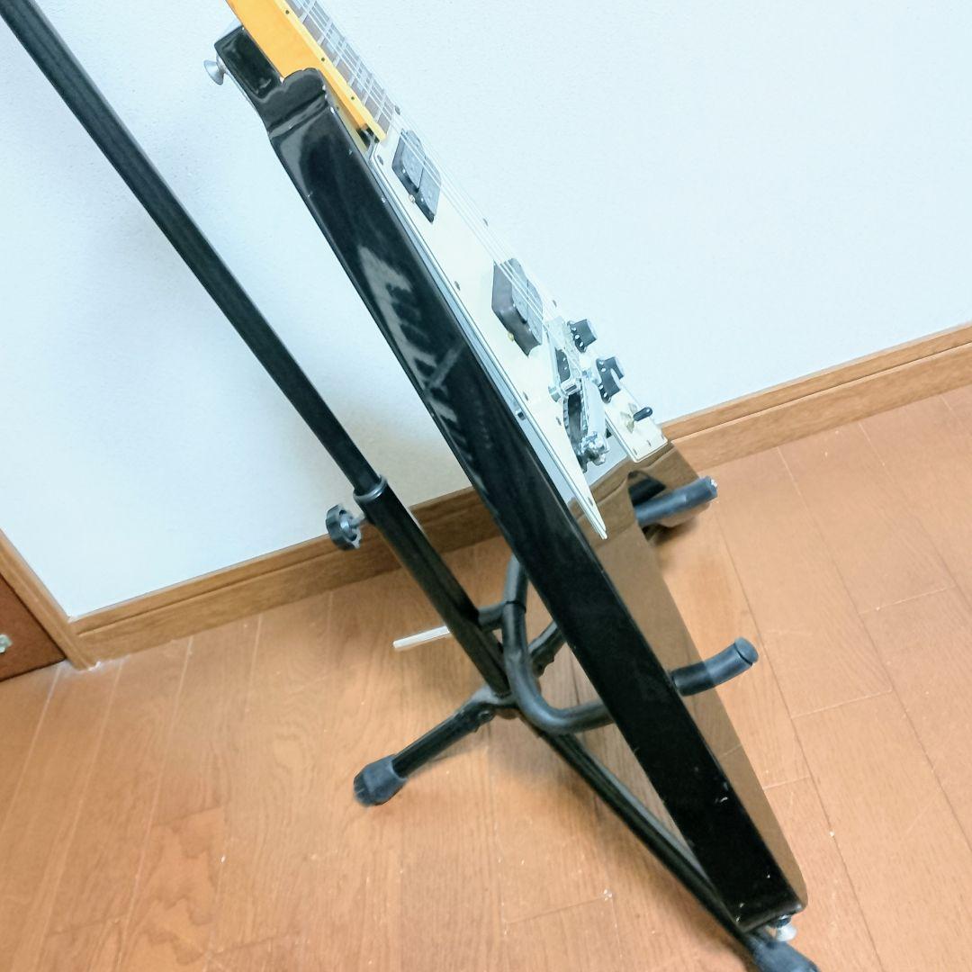 Monsty　FLYING V タイプ　エレキギター　　弦は新品に交換済み！