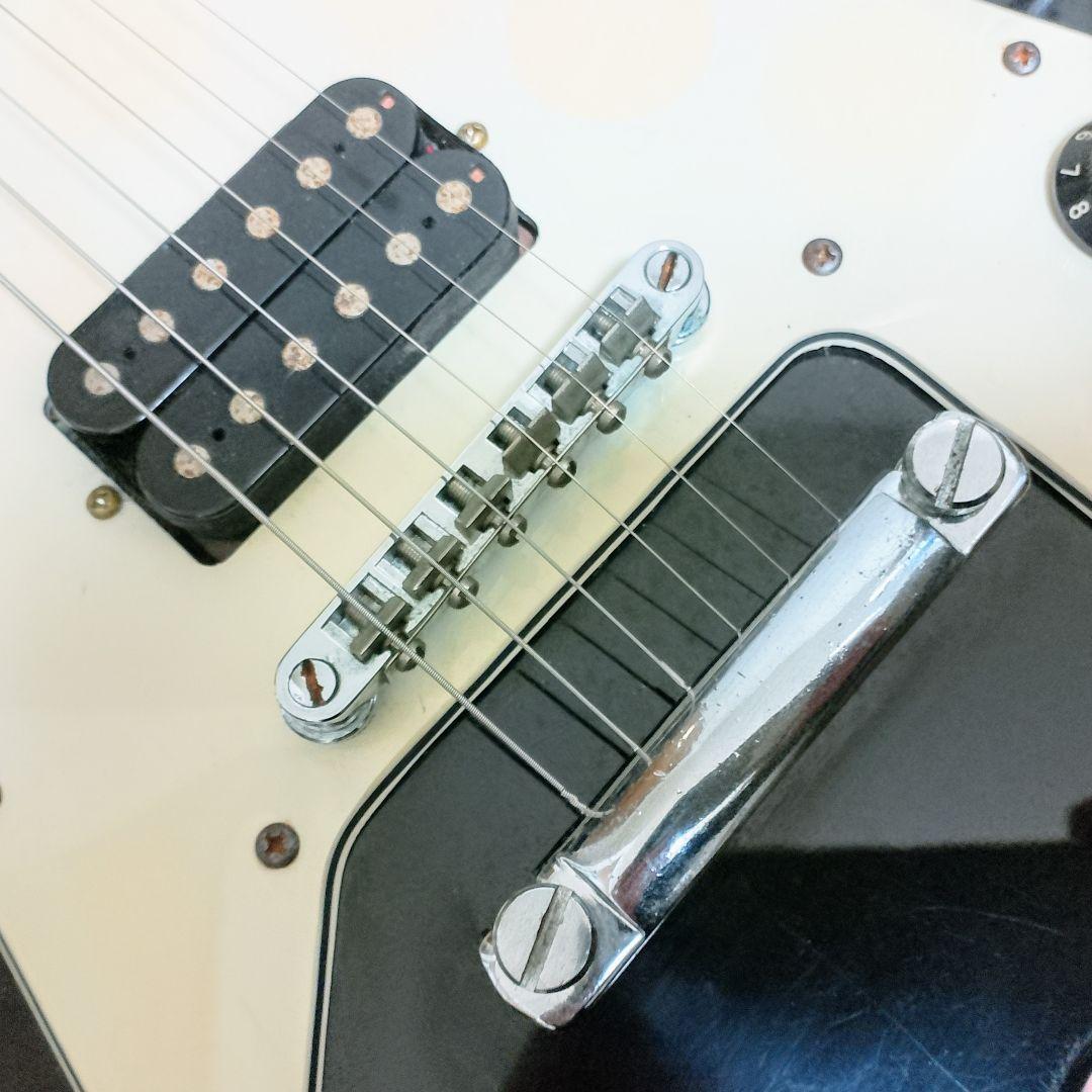 Monsty　FLYING V タイプ　エレキギター　　弦は新品に交換済み！