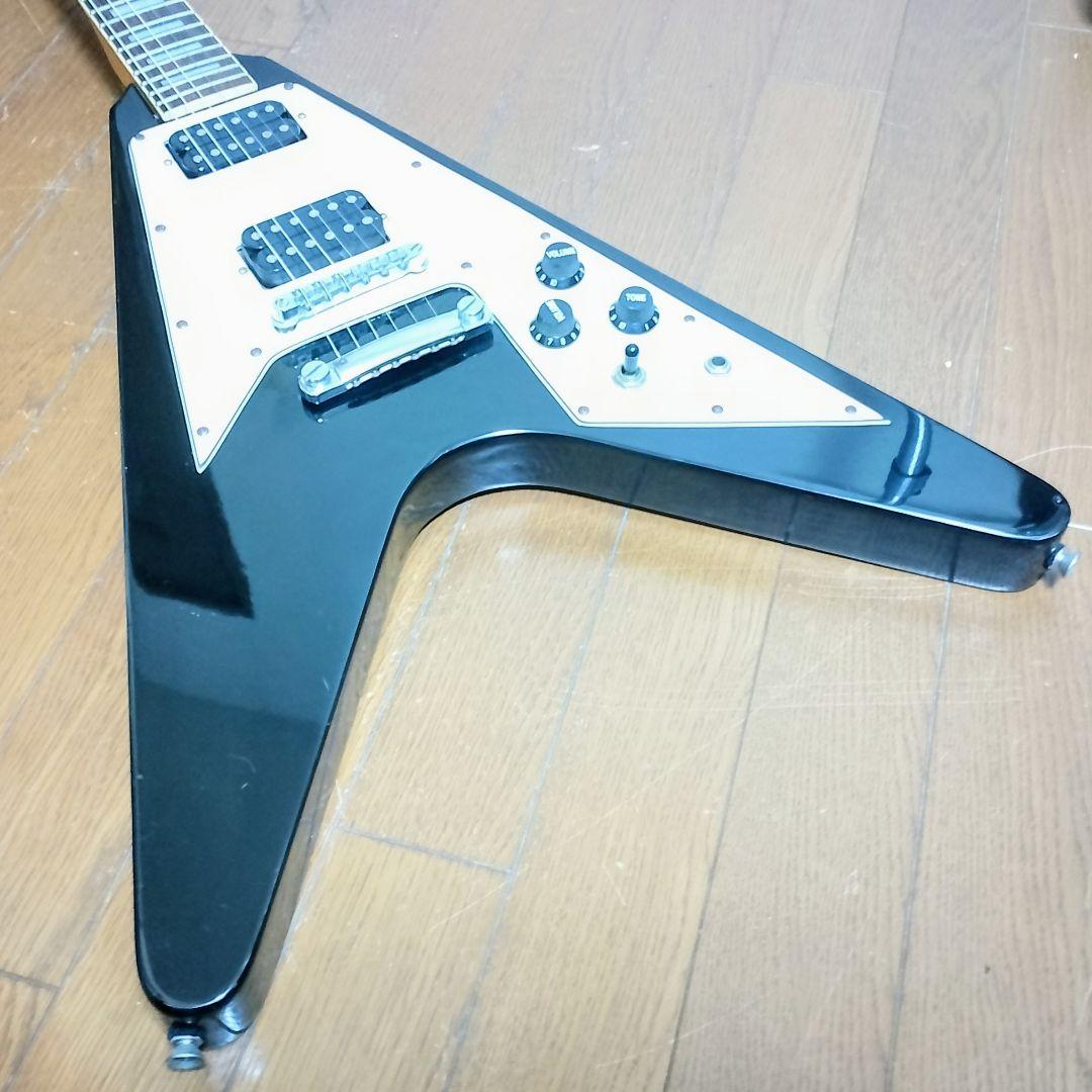 Monsty　FLYING V タイプ　エレキギター　　弦は新品に交換済み！