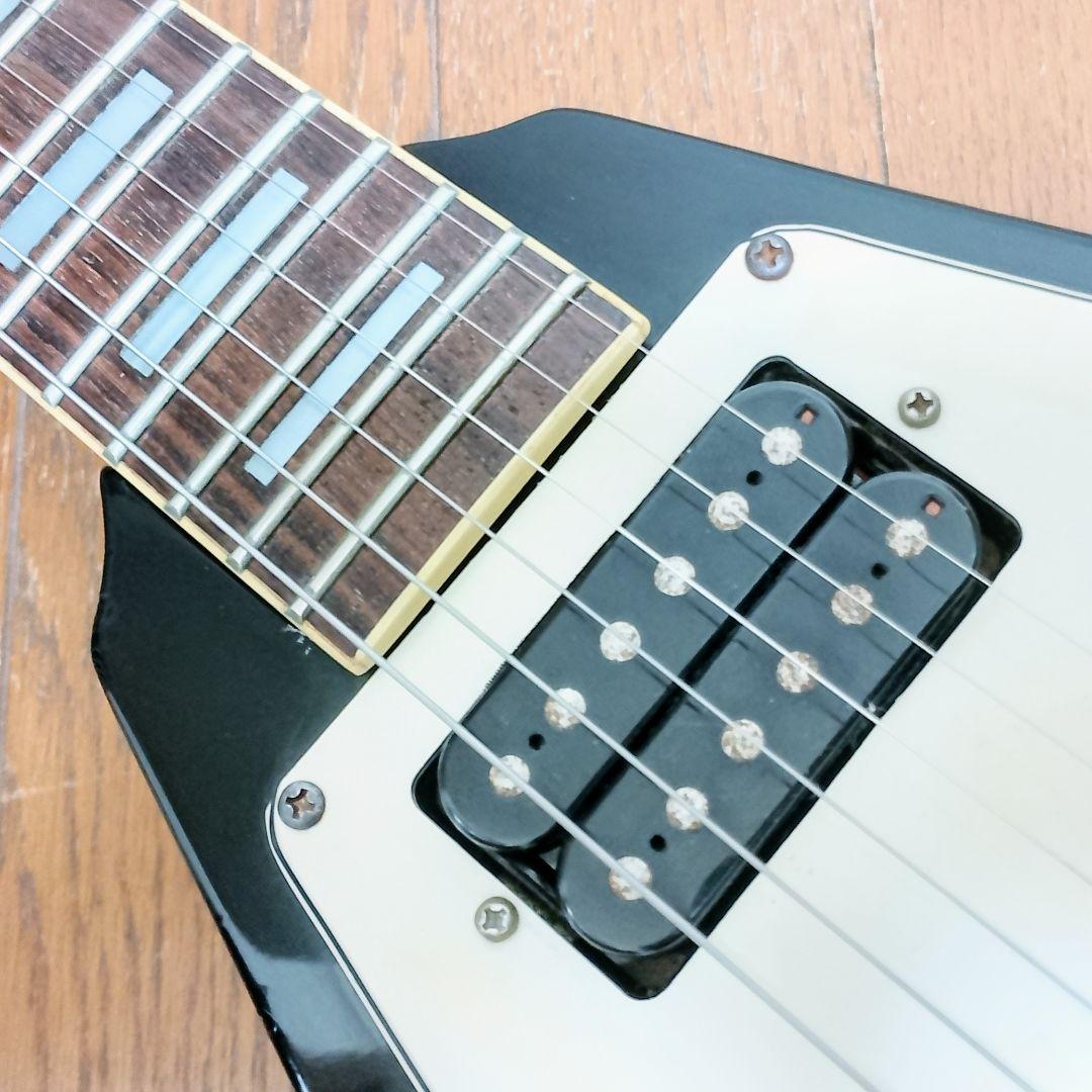 Monsty　FLYING V タイプ　エレキギター　　弦は新品に交換済み！