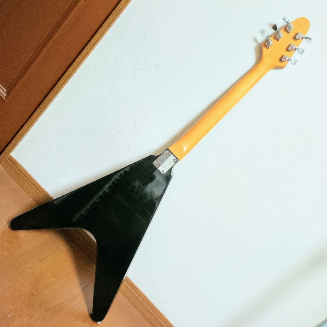 Monsty　FLYING V タイプ　エレキギター　　弦は新品に交換済み！