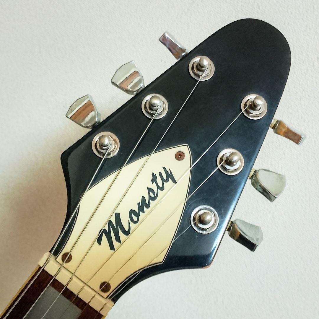 Monsty　FLYING V タイプ　エレキギター　　弦は新品に交換済み！