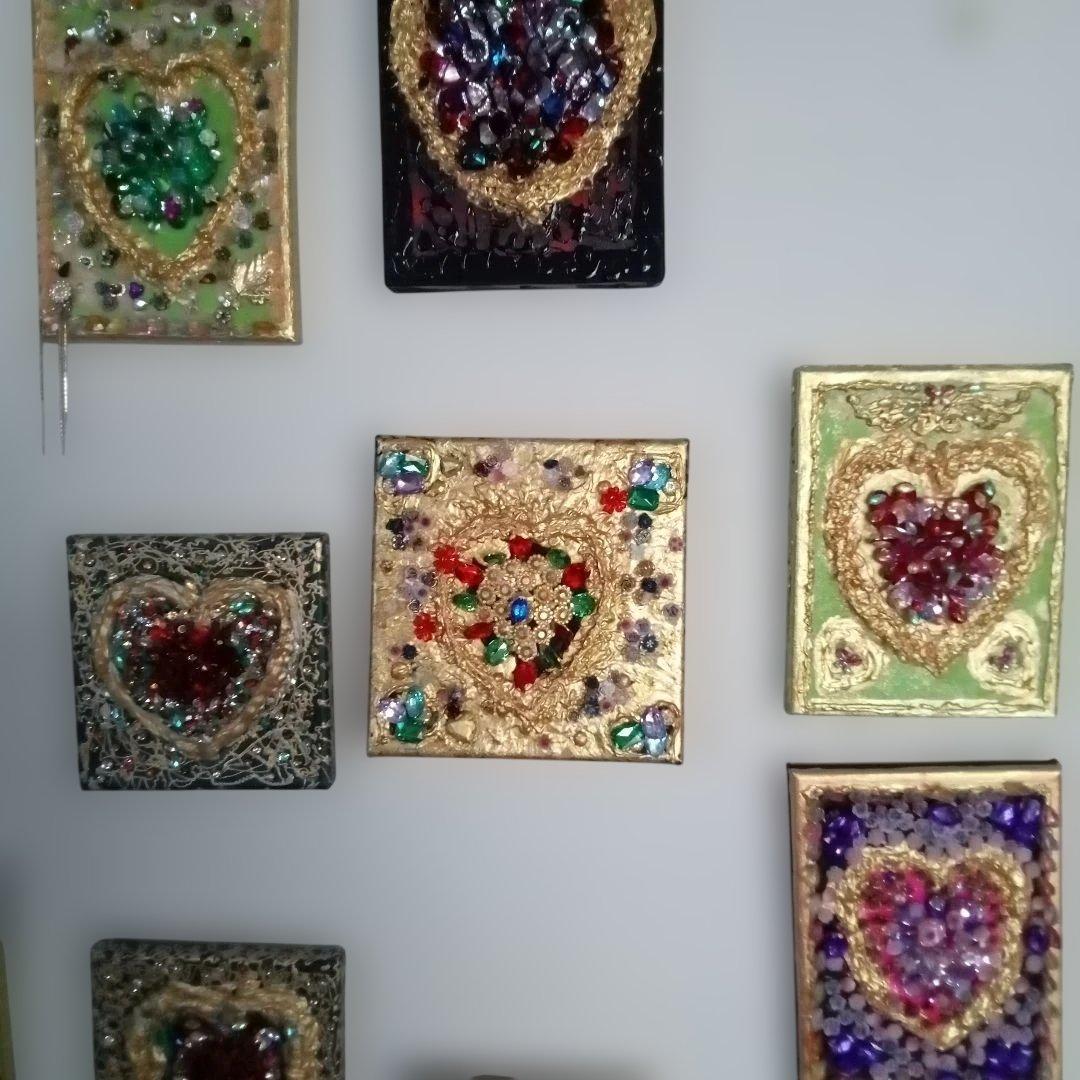 壁掛けアート　ハートシリーズ ♥️金箔漆使用　額縁不要　軽い　ピン数本で壁掛けに