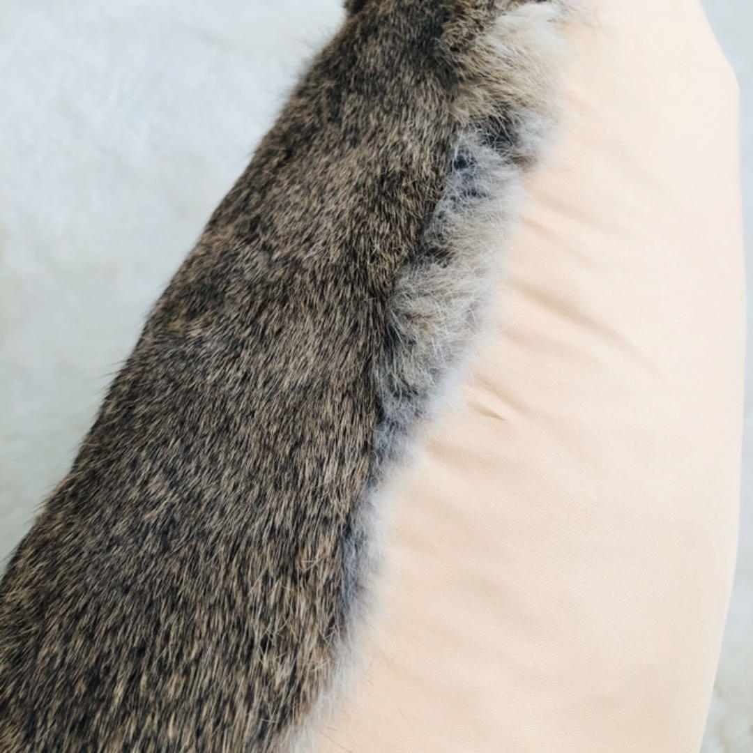 カウハイドクッション・牛皮・本革・毛・フェザークッション・送料込み