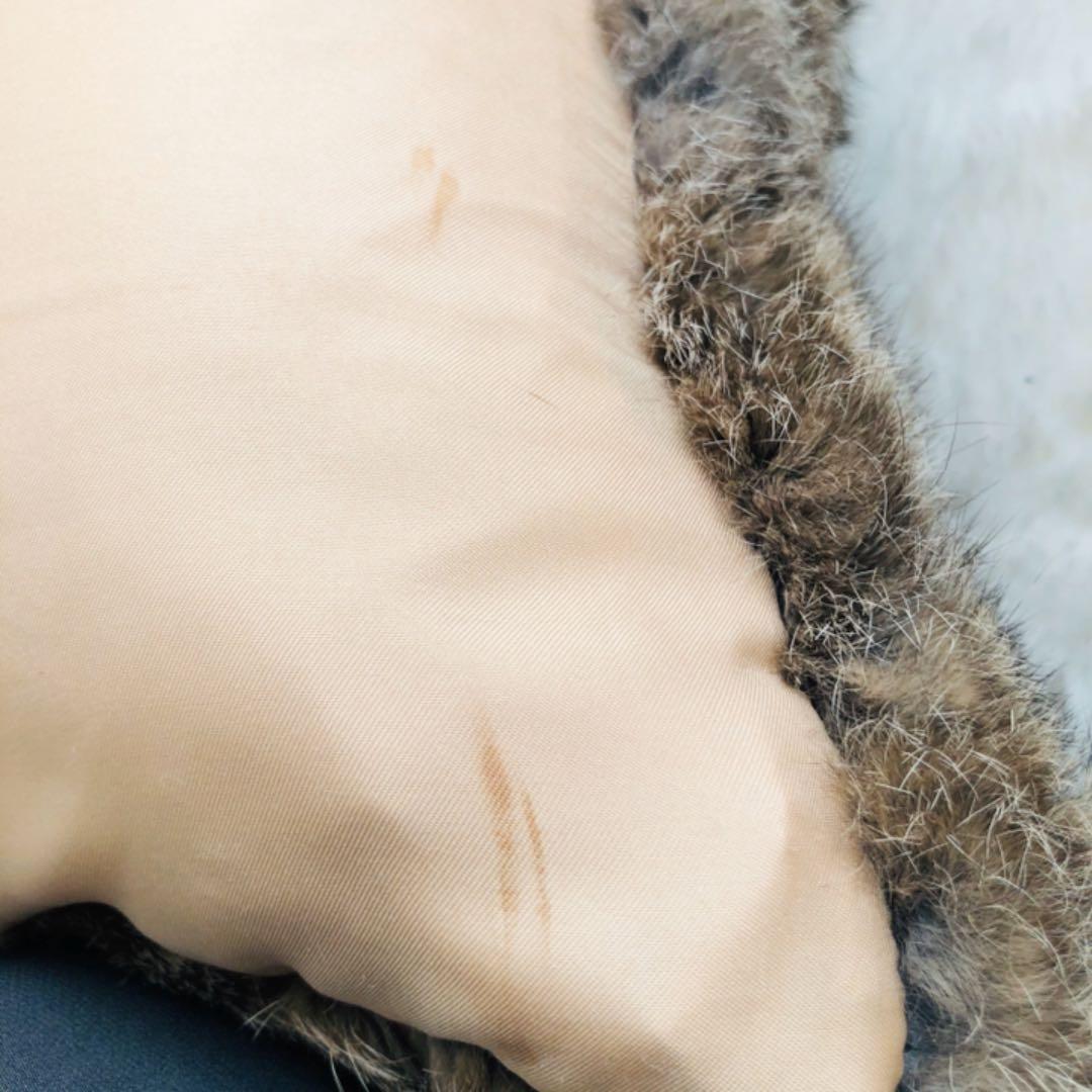 カウハイドクッション・牛皮・本革・毛・フェザークッション・送料込み