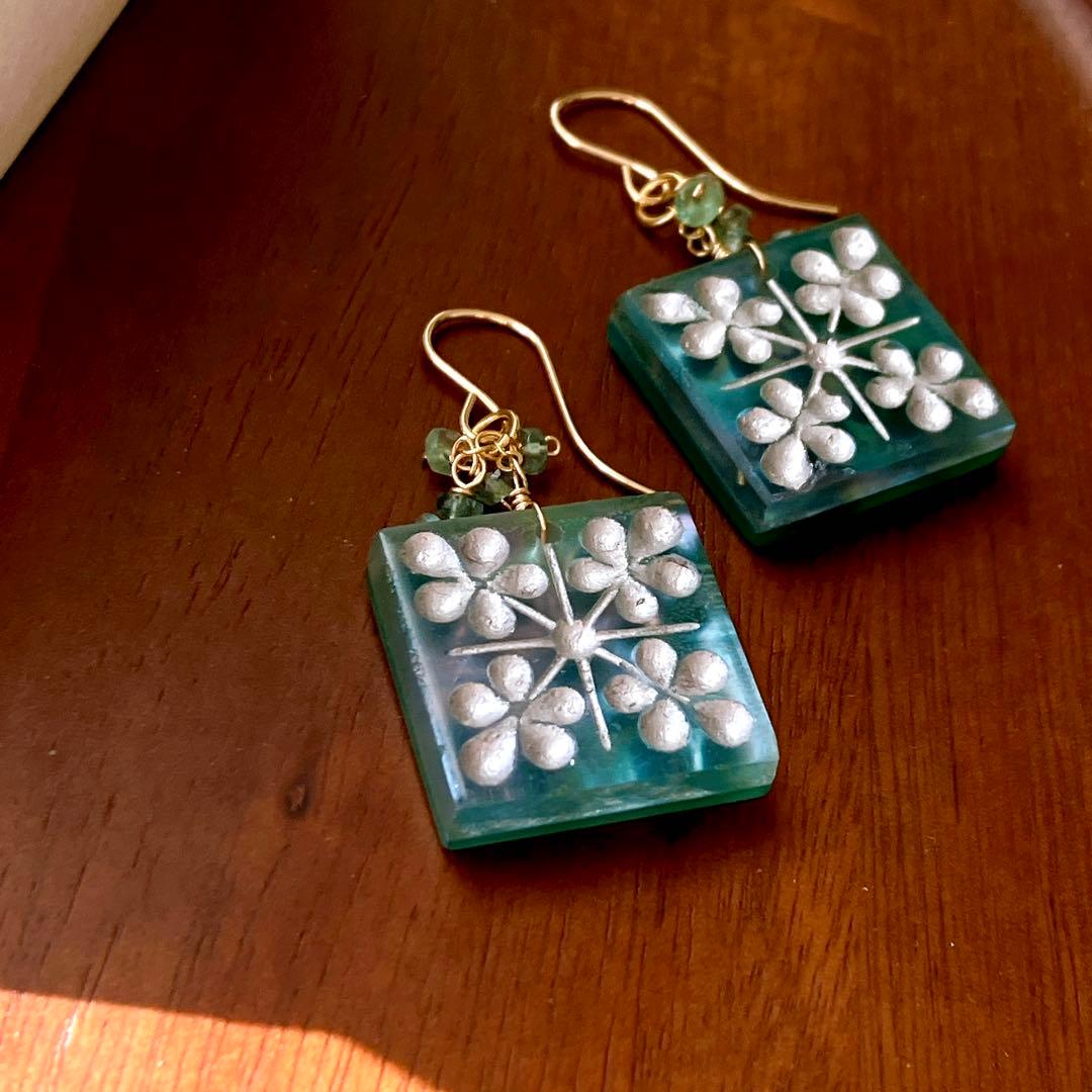 ハニーフラット◆一点物✧希少✧カラーチェンジフローライトピアス✧14kgf