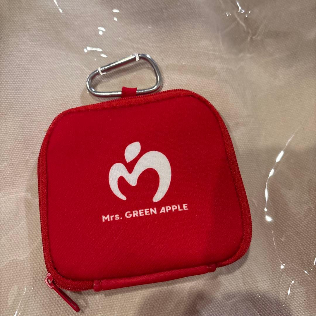ミセス コカコーラ ポーチ コラボ Mrs. GREEN APPLE 赤 - メルカリ