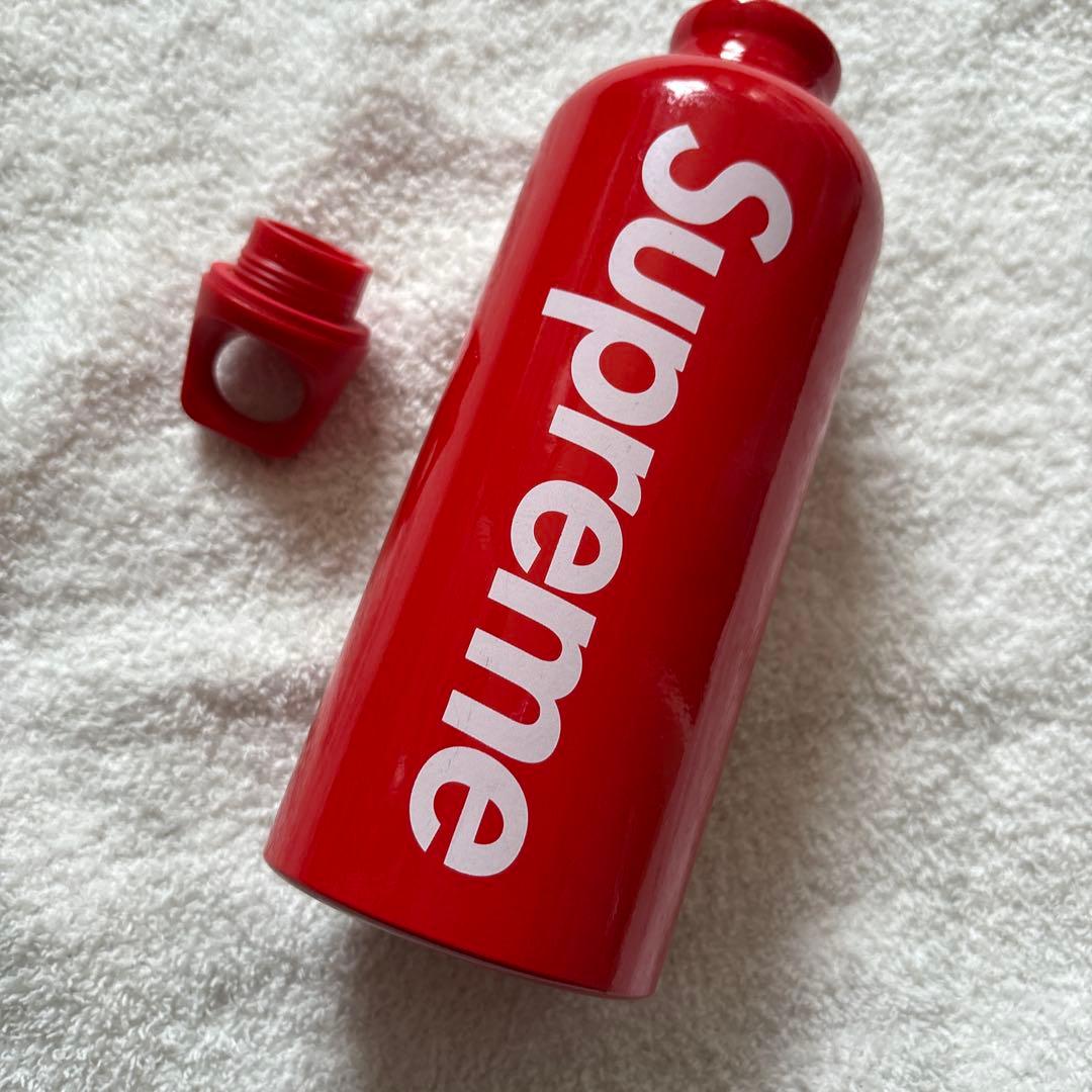 Supreme SIGG Traveller 0.6L Water Bottle - メルカリ