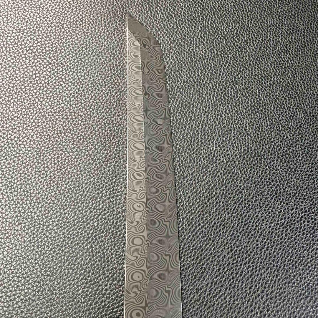 9727新品ダマスカス 先丸包丁 尺一 渦潮紋105層 黒檀黒水牛白三本巻八角柄