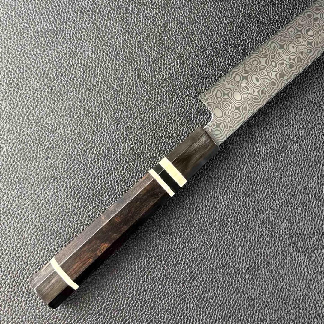 9727新品ダマスカス 先丸包丁 尺一 渦潮紋105層 黒檀黒水牛白三本巻八角柄