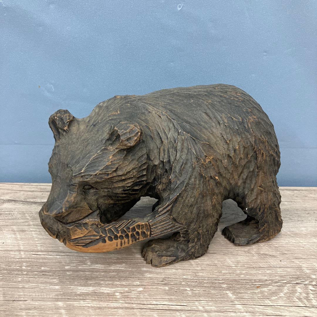 E-4 木彫りの熊 鮭背負い 彫刻 置物 民芸品 北海道 郷土玩具 魔除け