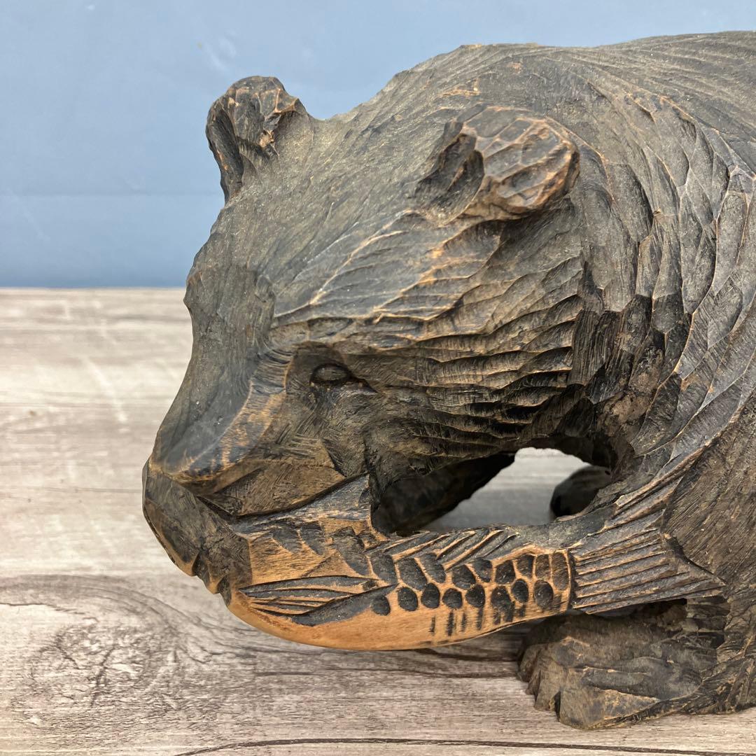 E-4 木彫りの熊 鮭背負い 彫刻 置物 民芸品 北海道 郷土玩具 魔除け