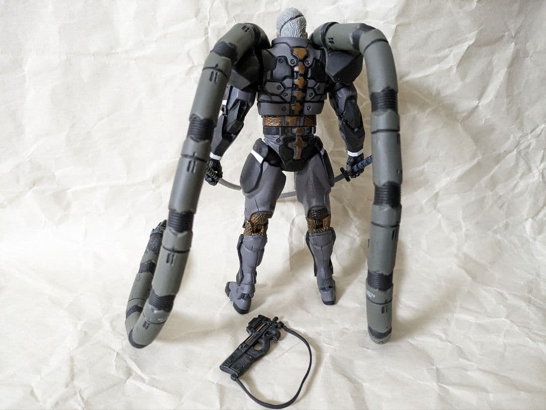 マクファーレントイズ製メタルギアソリッド・ソリダススネーク - メルカリ