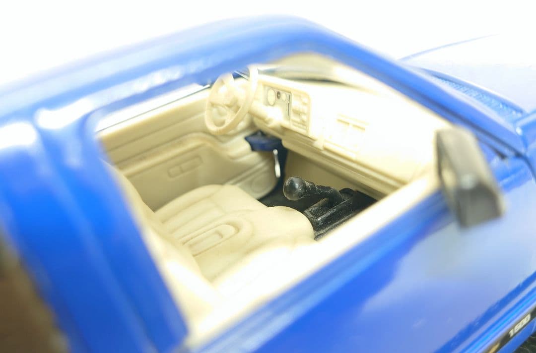 1993 Chevrolet Suburban ミニカー 1/24 アメ車 - メルカリ