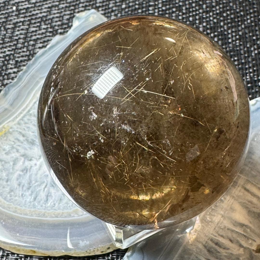 金運アップ◇ゴールドルチルクォーツ（虹入り）◇丸玉　約52.2㎜