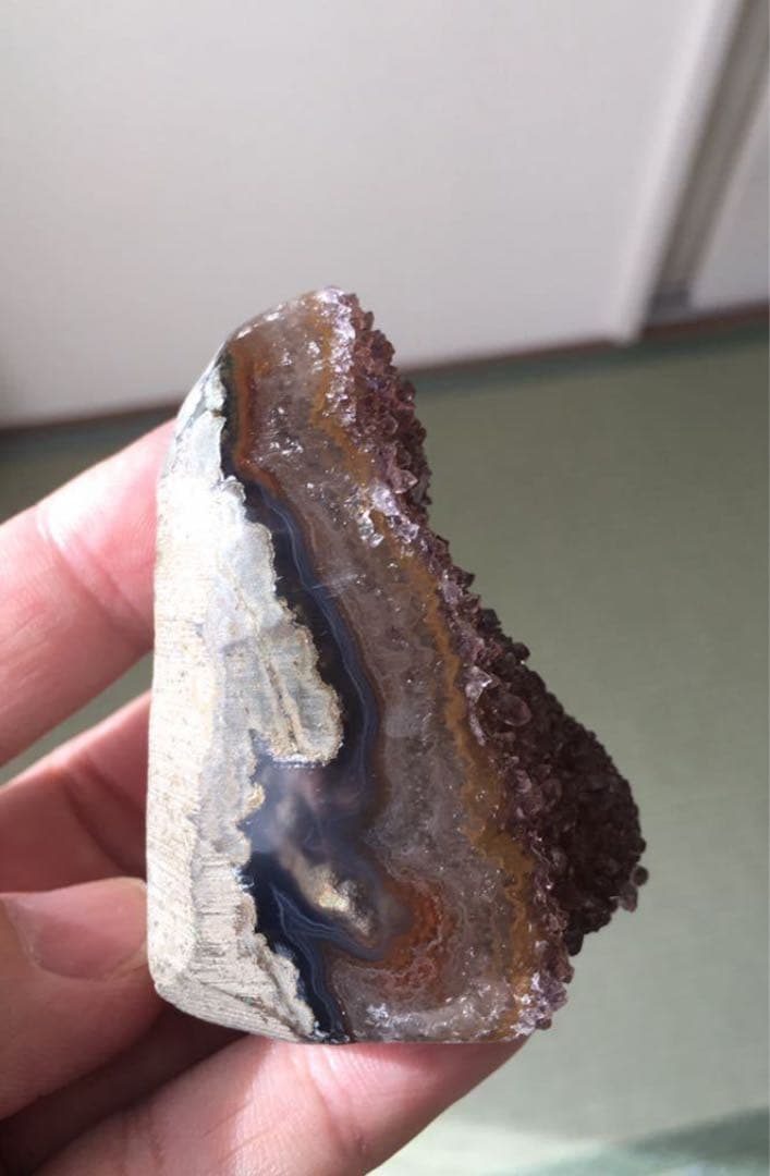 高品質アメジストドームミニクラスター　希少色　木製台座込　送料無料