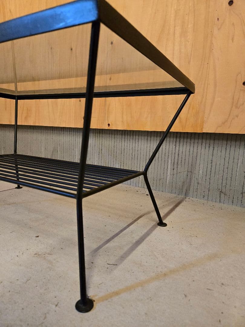 unicoのガラスとアイアンのローテーブル アンティーク インダストリアル