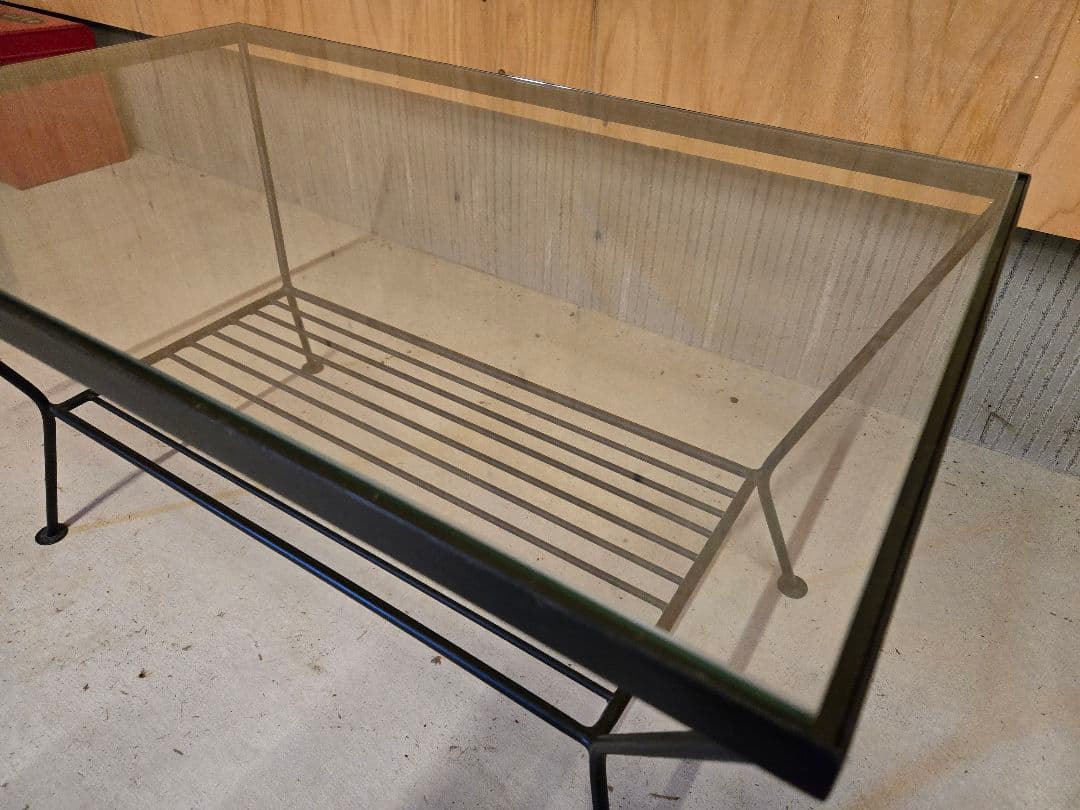 unicoのガラスとアイアンのローテーブル アンティーク インダストリアル