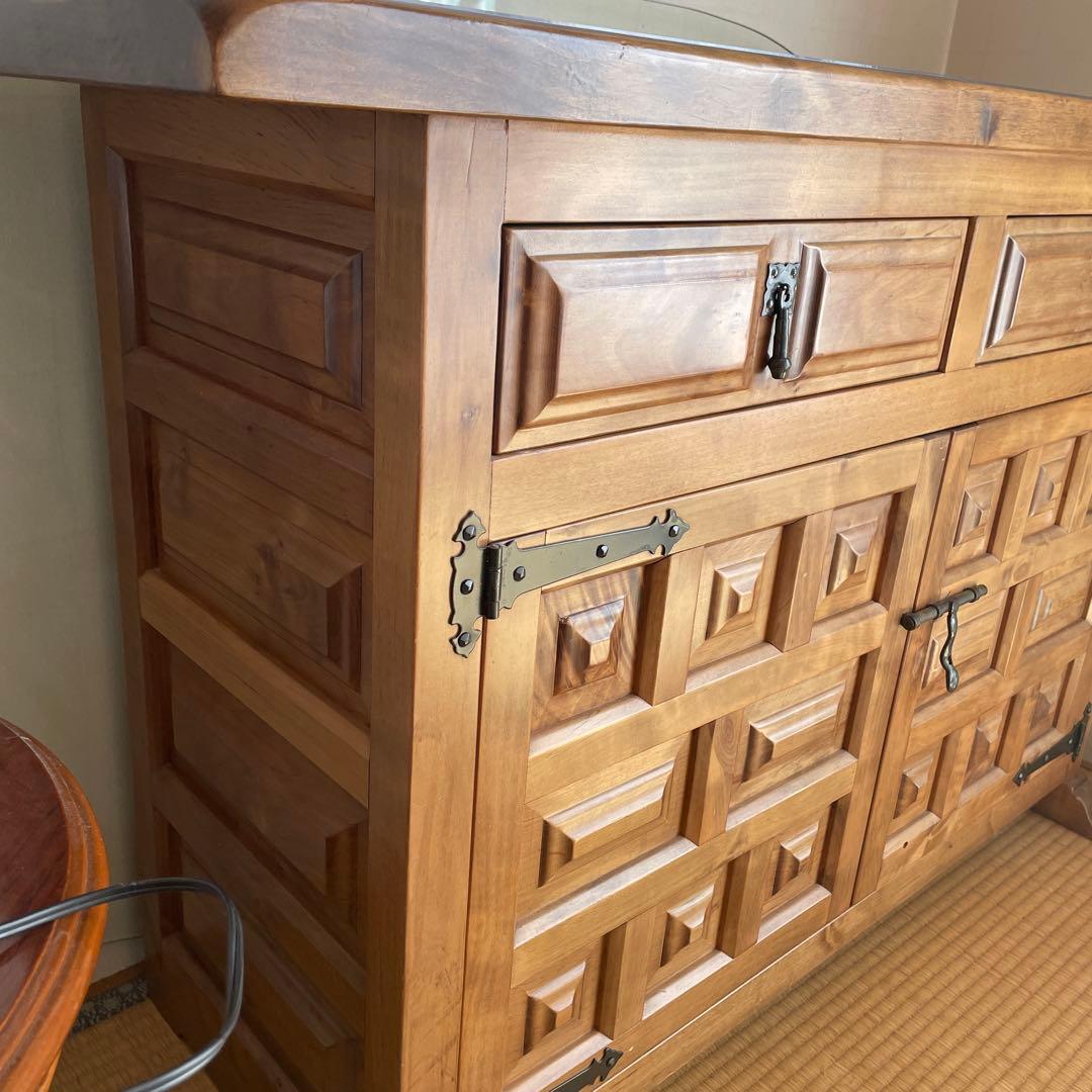 お値下げ！！スペイン　はんの木無垢　彫刻入り木製キャビネット　高級