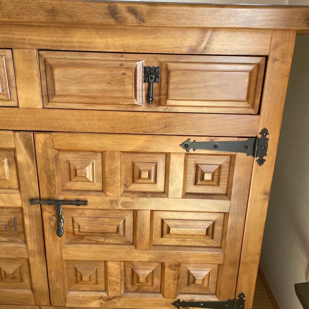 お値下げ！！スペイン　はんの木無垢　彫刻入り木製キャビネット　高級