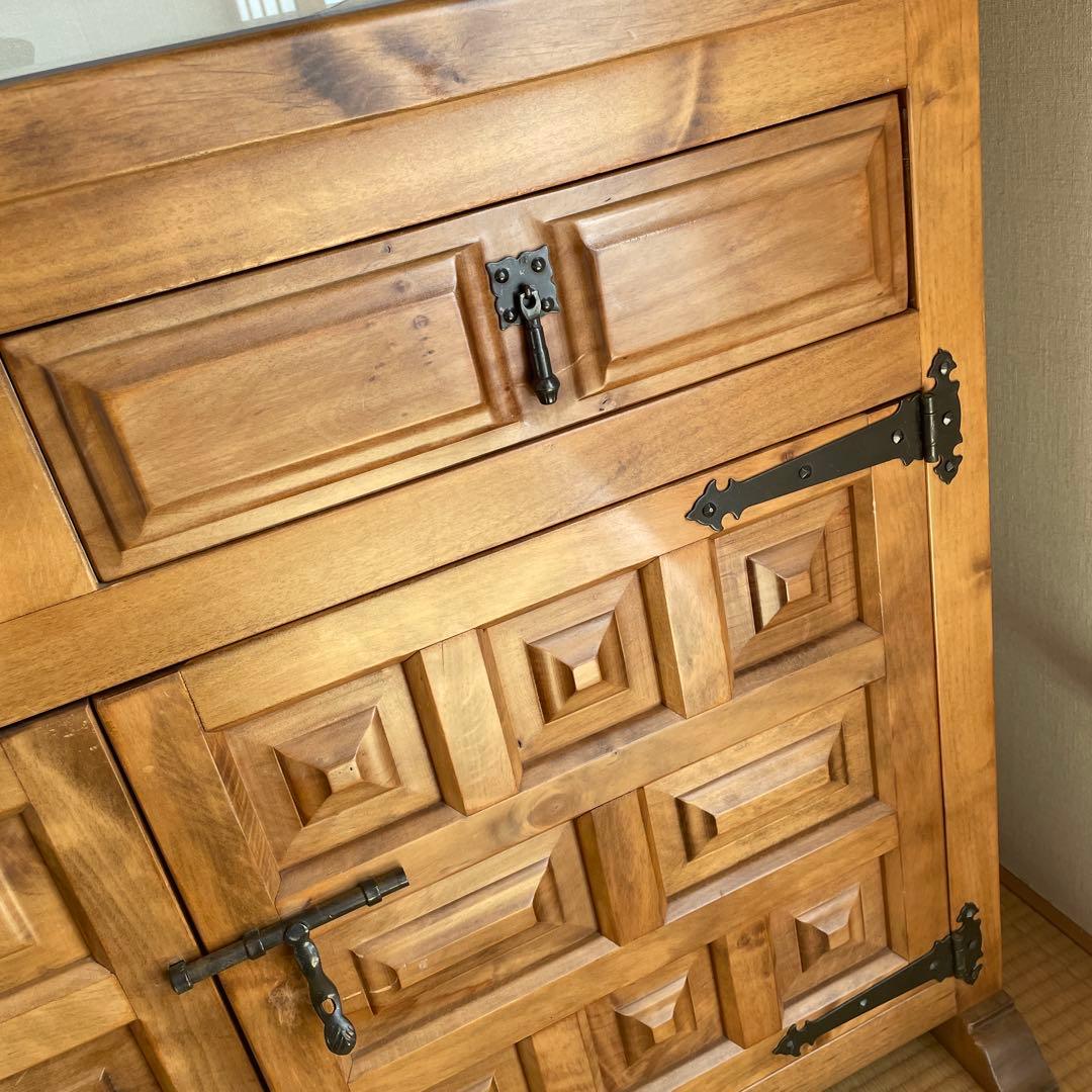 お値下げ！！スペイン　はんの木無垢　彫刻入り木製キャビネット　高級