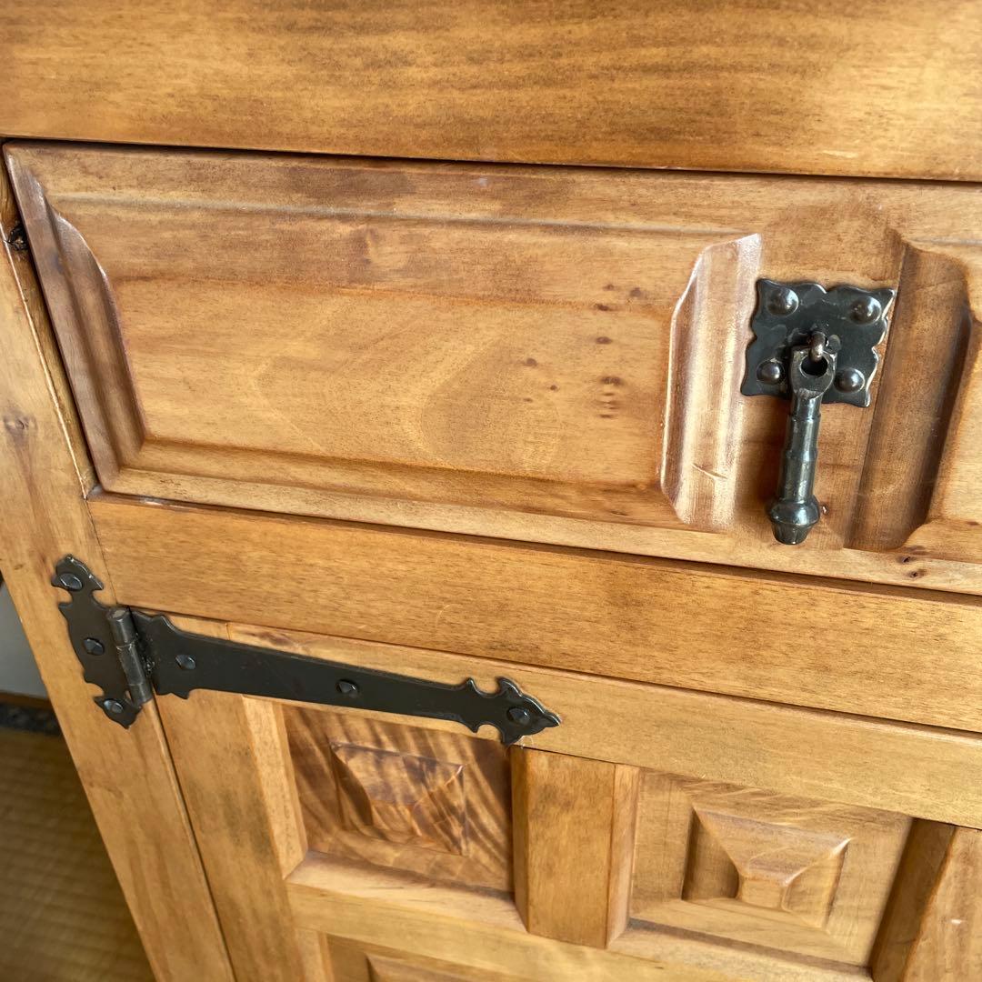 お値下げ！！スペイン　はんの木無垢　彫刻入り木製キャビネット　高級