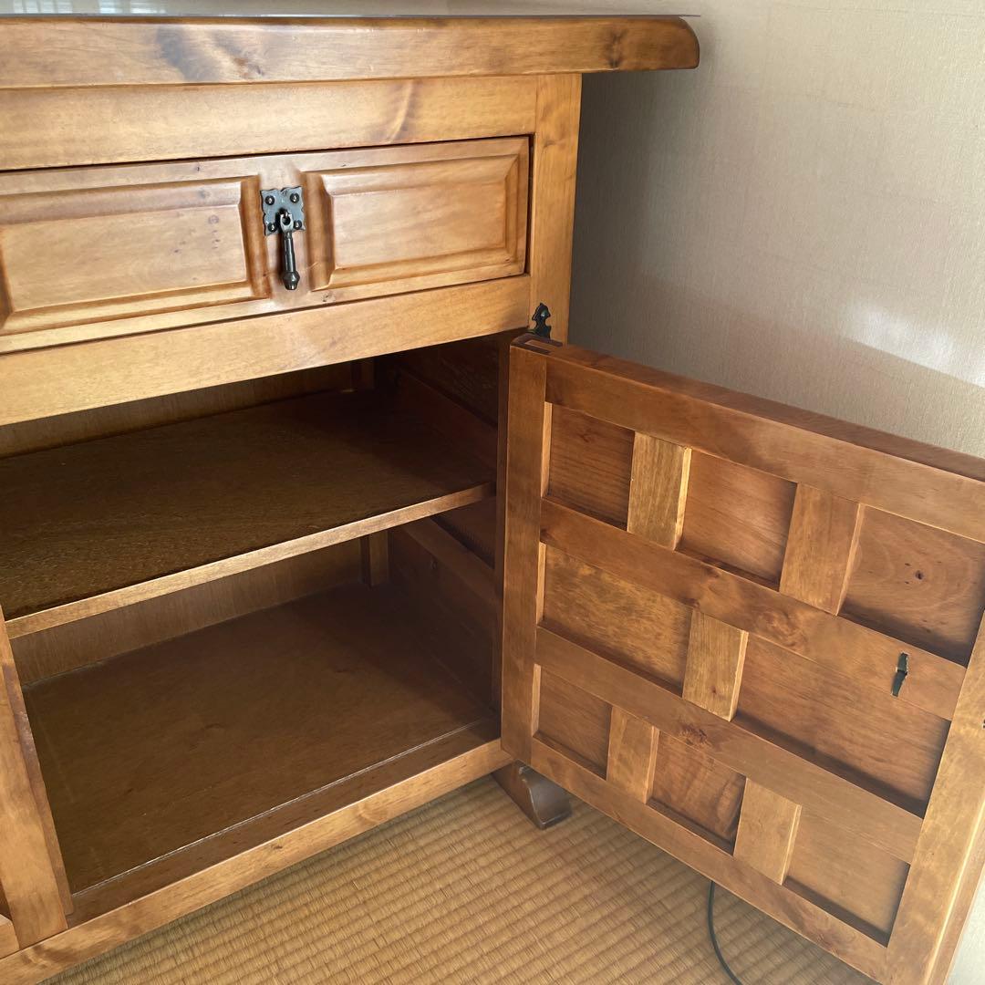 お値下げ！！スペイン　はんの木無垢　彫刻入り木製キャビネット　高級