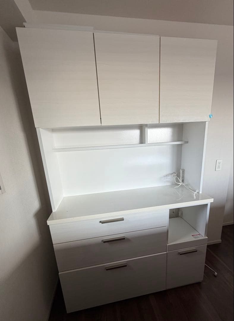 エ*ン様 ニトリ　ホワイト 食器棚 4引き出し 2棚
