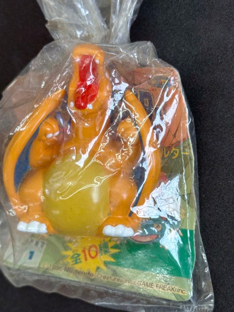 【初期】ポケモン　リザードン　キーホルダー　バンプレスト