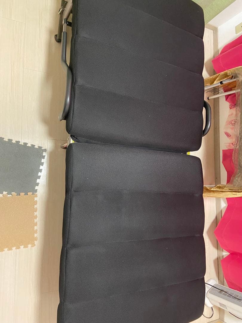 黒い折りたたみベッド キャスター付き