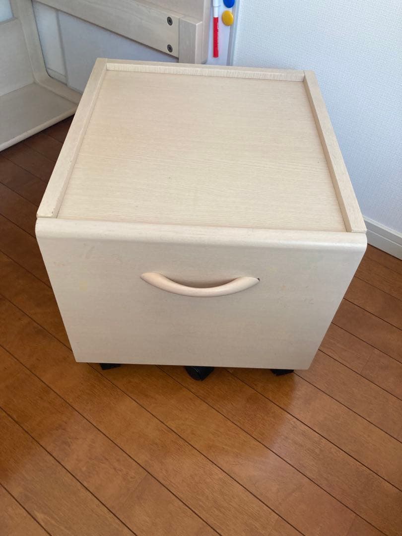 カリモク　ベネッセ　学びデスク