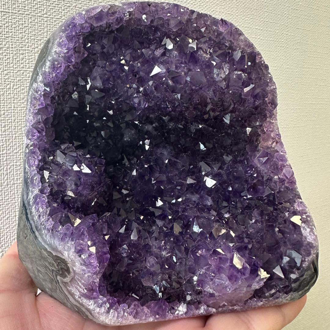 【金運】絶品❣️濃紫の煌めき☆アメジストドーム☆キラキラ☆パワーストーンA891