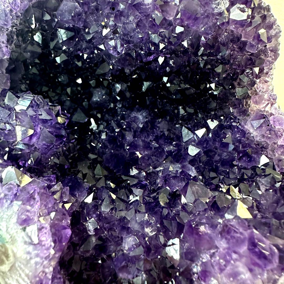【金運】絶品❣️濃紫の煌めき☆アメジストドーム☆キラキラ☆パワーストーンA891