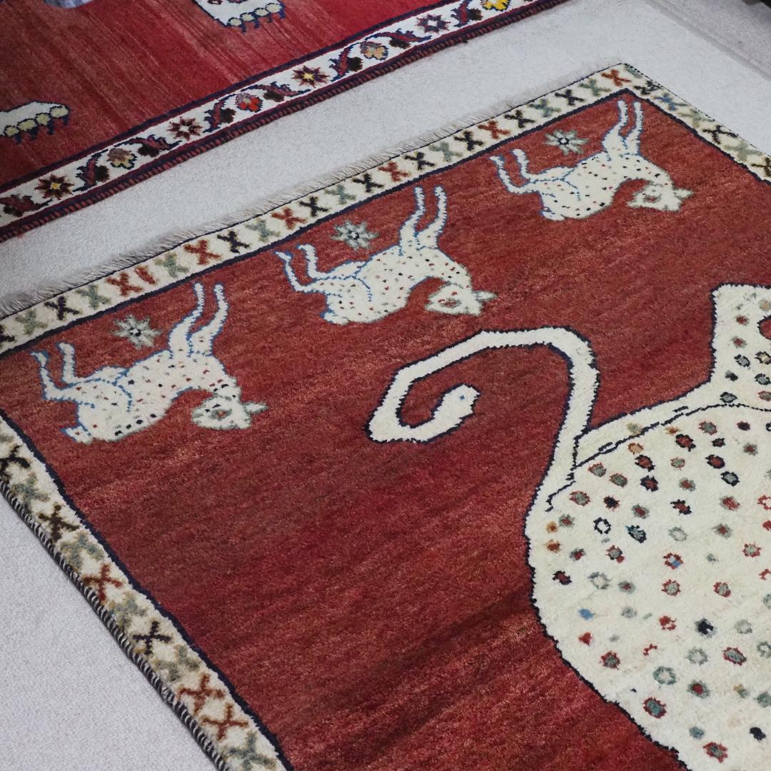 オールド・ギャッベ（ライオンと子鹿）ゾランヴァリ製　1.73×0.96ｍ