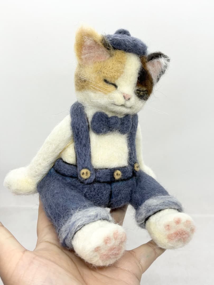 A猫 羊毛フェルト　寝てるのかな？三毛猫アートドール【ハンドメイド 羊毛フェルト