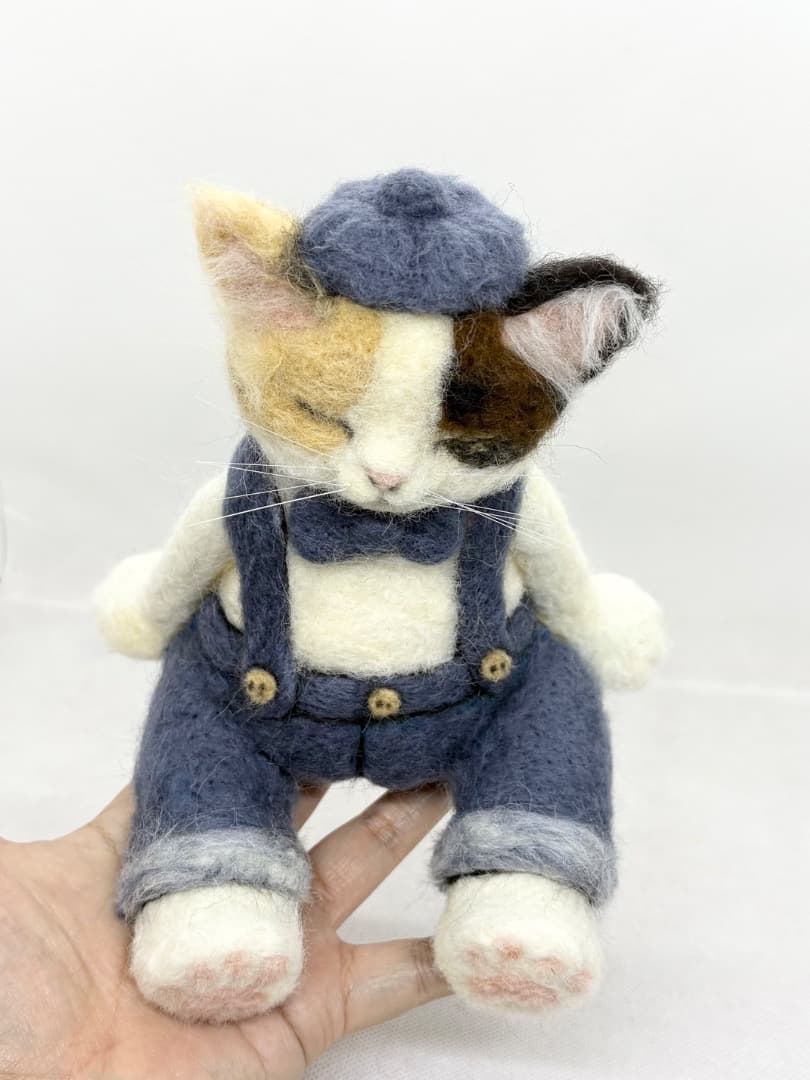 A猫 羊毛フェルト　寝てるのかな？三毛猫アートドール【ハンドメイド 羊毛フェルト