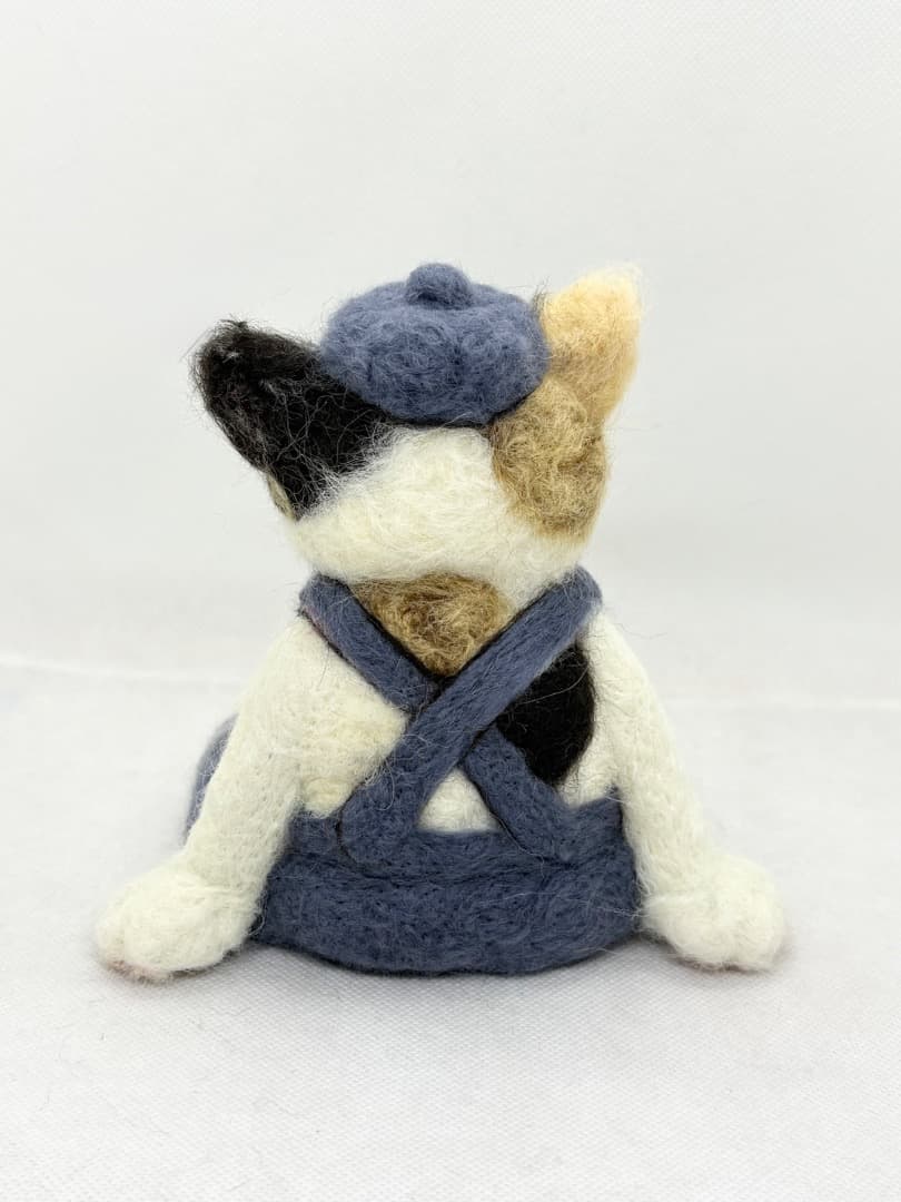 A猫 羊毛フェルト　寝てるのかな？三毛猫アートドール【ハンドメイド 羊毛フェルト