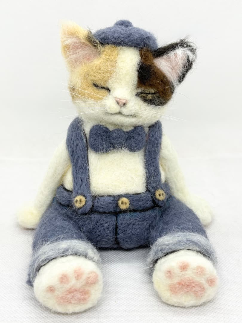 A猫 羊毛フェルト　寝てるのかな？三毛猫アートドール【ハンドメイド 羊毛フェルト