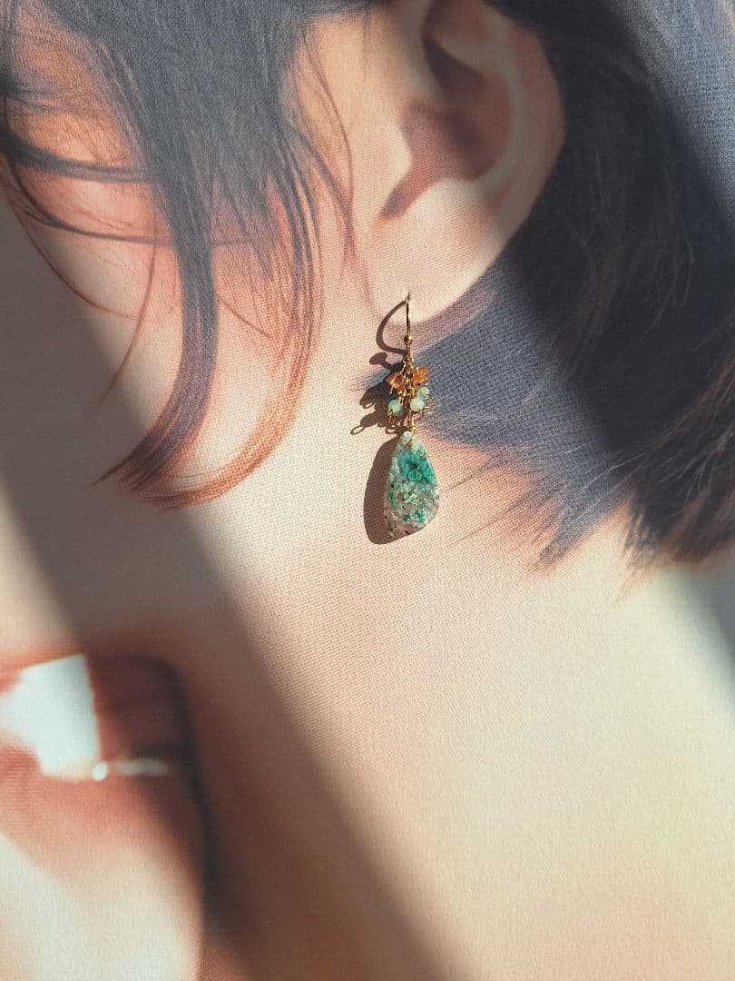 14kgfクリソコラコッパーインカルセドニー　ミントピアス