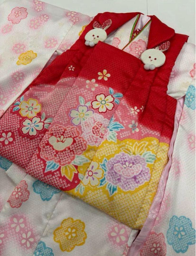 七五三　女の子　着物・被布セット　白地に桜　パステル　鹿子　うさぎ飾り