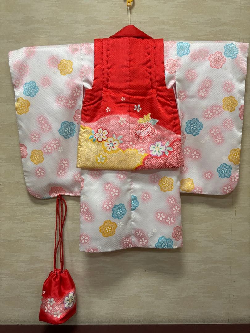 七五三　女の子　着物・被布セット　白地に桜　パステル　鹿子　うさぎ飾り