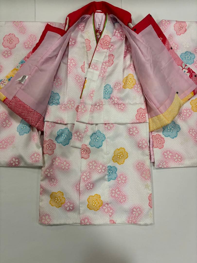 七五三　女の子　着物・被布セット　白地に桜　パステル　鹿子　うさぎ飾り
