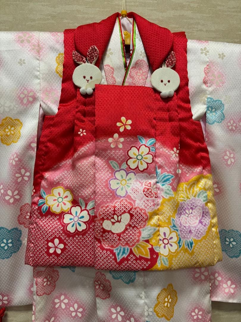 七五三　女の子　着物・被布セット　白地に桜　パステル　鹿子　うさぎ飾り