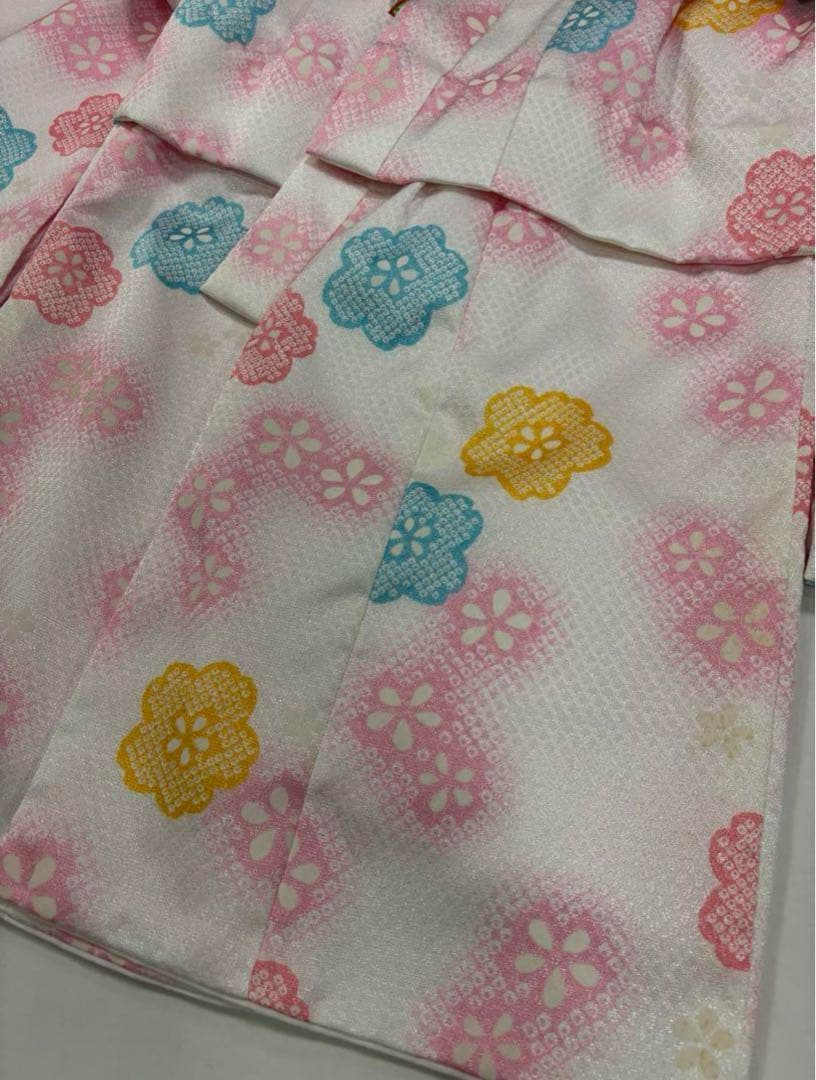 七五三　女の子　着物・被布セット　白地に桜　パステル　鹿子　うさぎ飾り