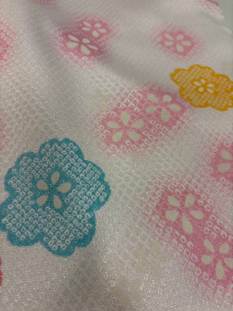 七五三　女の子　着物・被布セット　白地に桜　パステル　鹿子　うさぎ飾り