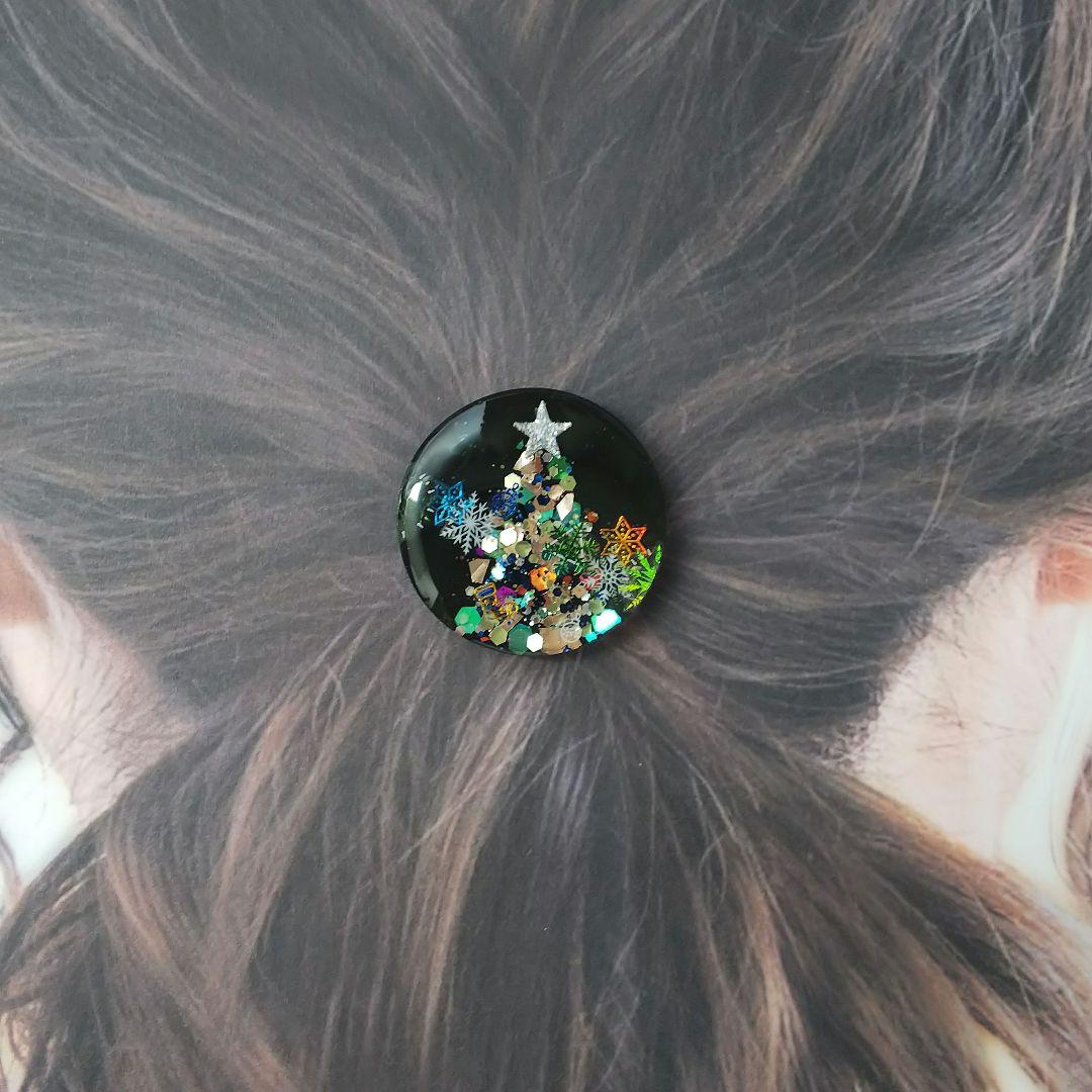 大人デザイン クリスマス ラウンドレジンヘアゴム - メルカリ