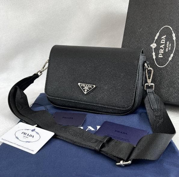 極美品 ブラックショルダーバッグレザー