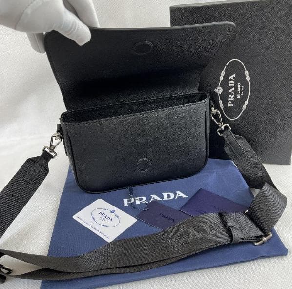 極美品 ブラックショルダーバッグレザー